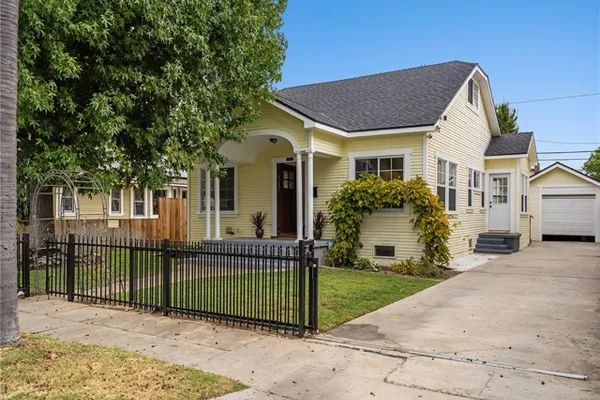 740 FREEMAN AVE