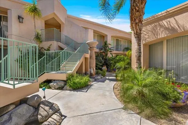 1555 N CHAPARRAL RD 334
