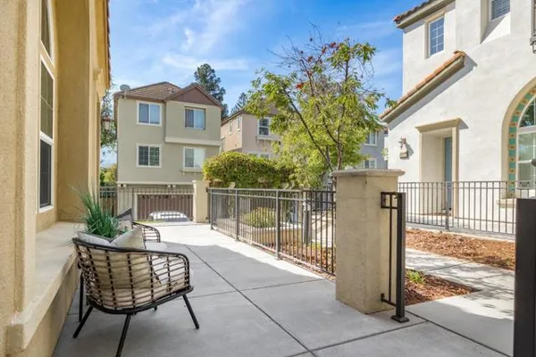 4674 TORREY PINES CIR