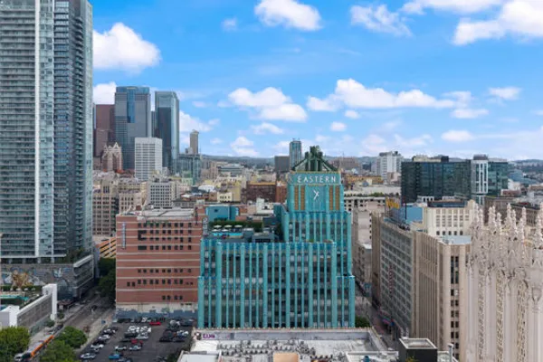 849 S BROADWAY M09