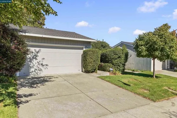1085 CAMINO VERDE CIR