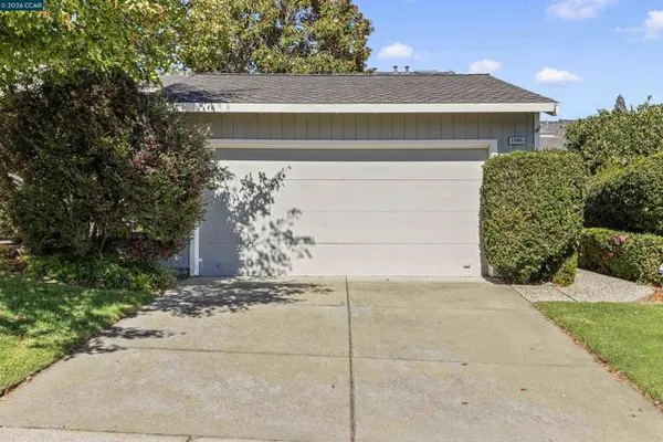 1085 CAMINO VERDE CIR