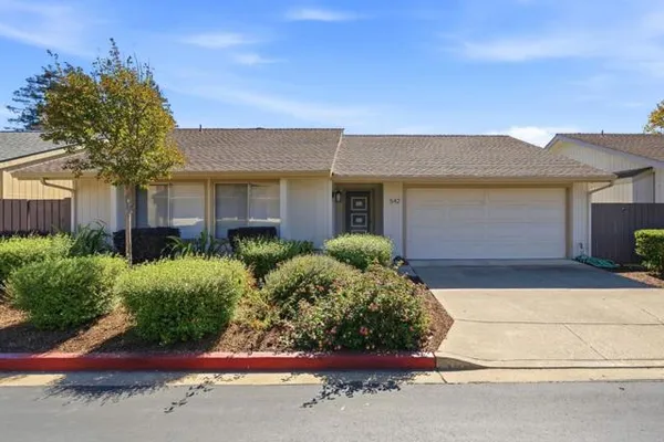 542 HAMLIN WAY