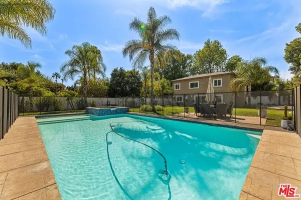 8817 ENCINO AVE