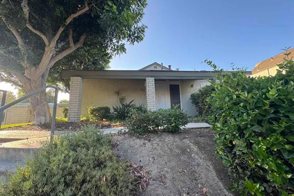 5037 LA CUENTA DR