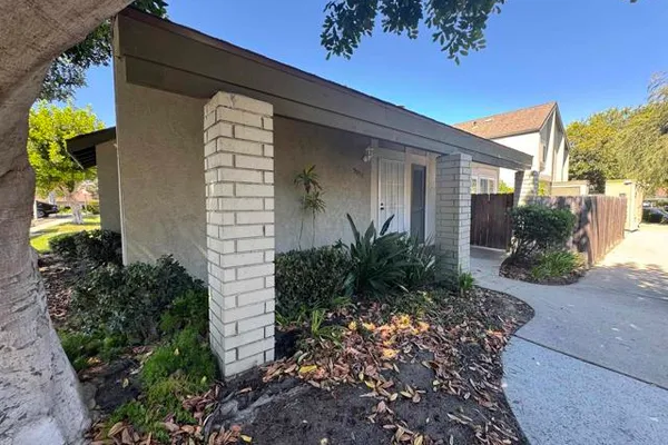5037 LA CUENTA DR