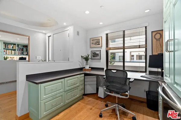 140 OCEAN PARK BLVD 425
