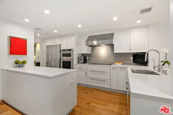 140 OCEAN PARK BLVD 425