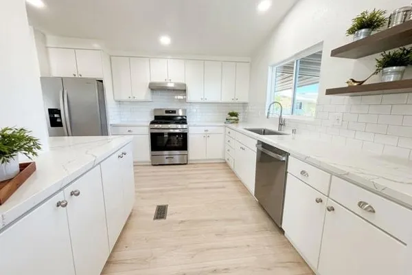 118 CHATEAU LA SALLE DR