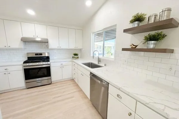 118 CHATEAU LA SALLE DR
