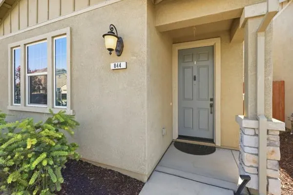 844 CASTELLONA DR