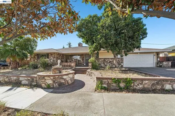 214 REDONDO DR