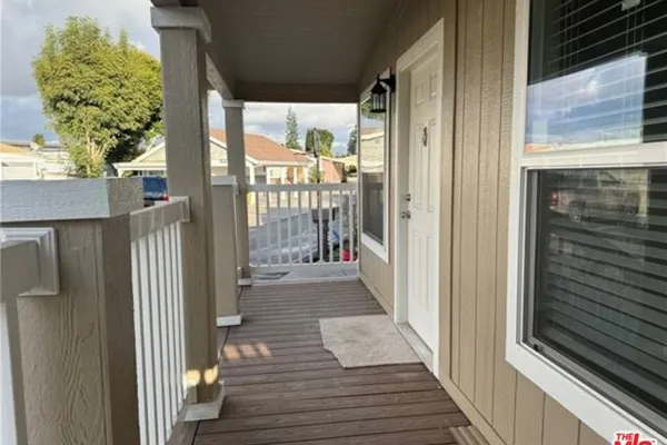 122 E BALBOA LN