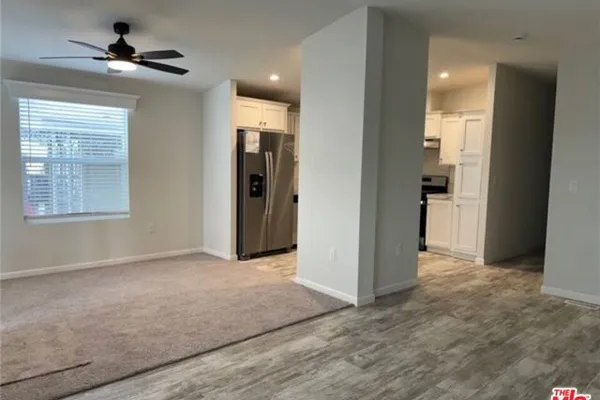 122 E BALBOA LN