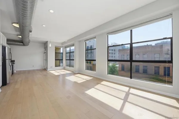 777 6TH AVE 319