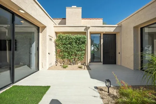 616 DESERT W DR