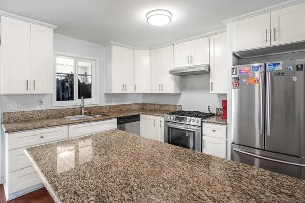 152 E OXFORD ST