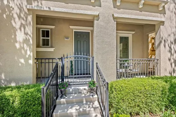 2405 PLATEAU DR