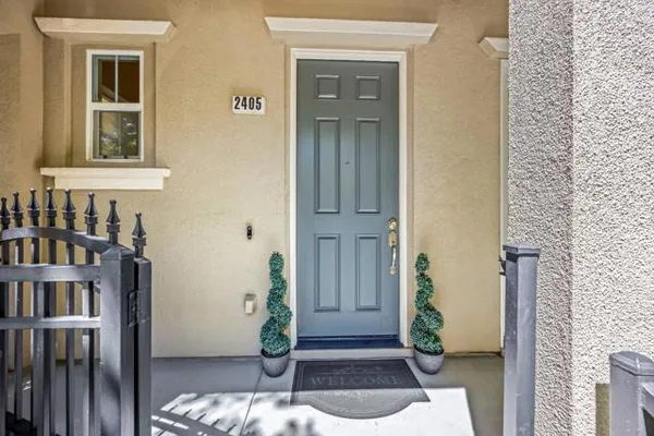 2405 PLATEAU DR