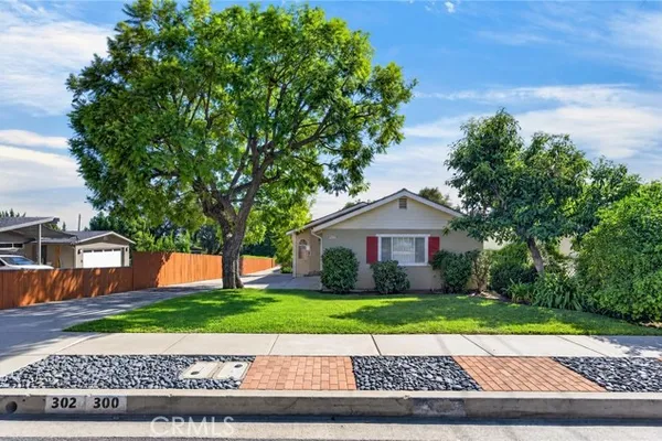 300 W LAUREL AVE