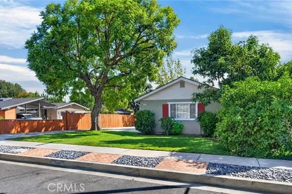 300 W LAUREL AVE