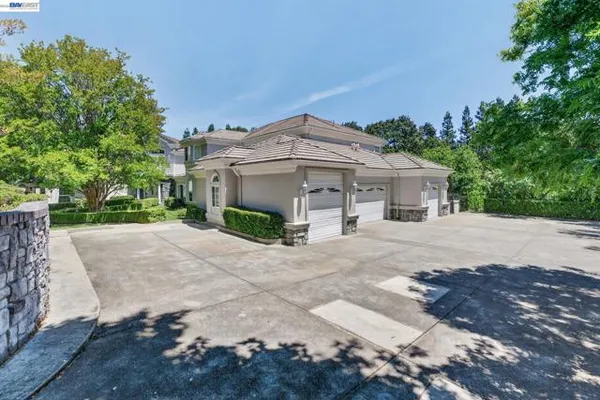 8016 GOLDEN EAGLE WAY