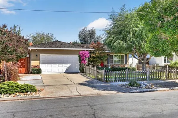 1572 CREEK DR
