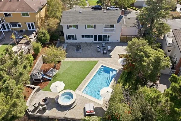 15 WATERLOO CT
