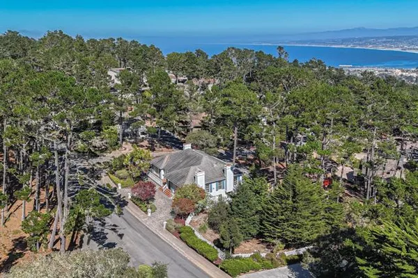 14 STRATFORD PL