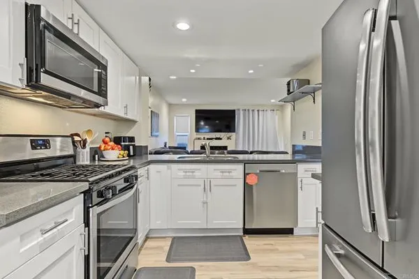 2039 MANZANA WAY