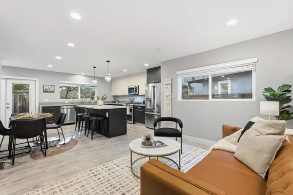 982 WRIGHT AVE 3