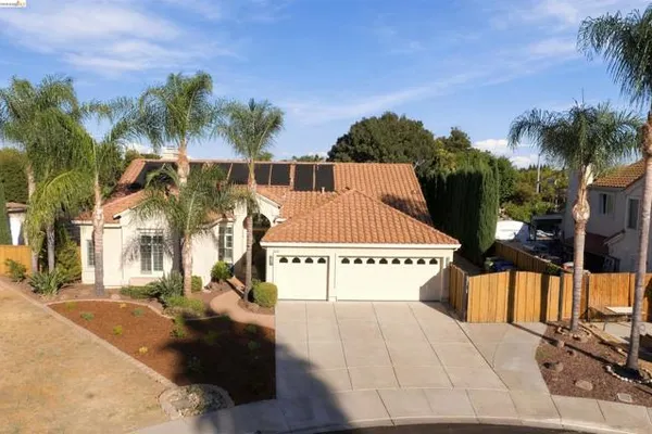 1260 BAY CT