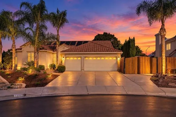 1260 BAY CT