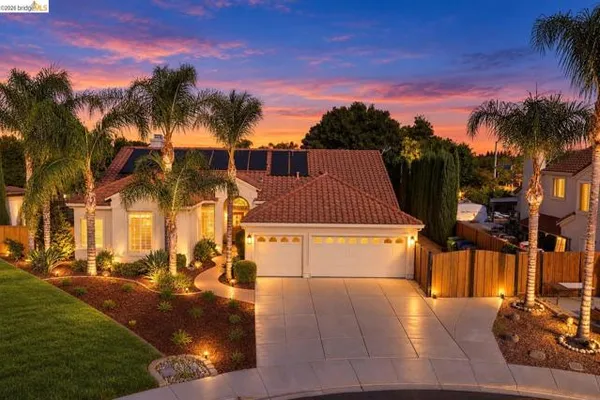 1260 BAY CT