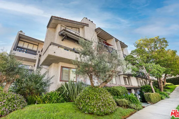 1920 PANDORA AVE 8