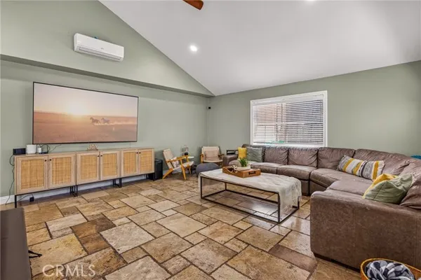 4 VELARDE CT
