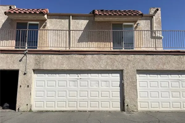 2493 W ACACIA AVE
