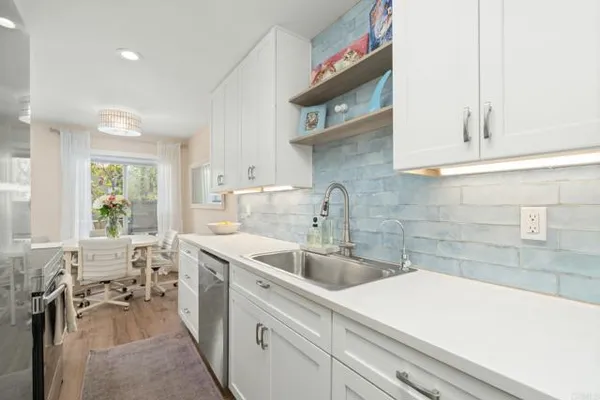 1855 DIAMOND ST 205