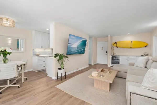 1855 DIAMOND ST 205
