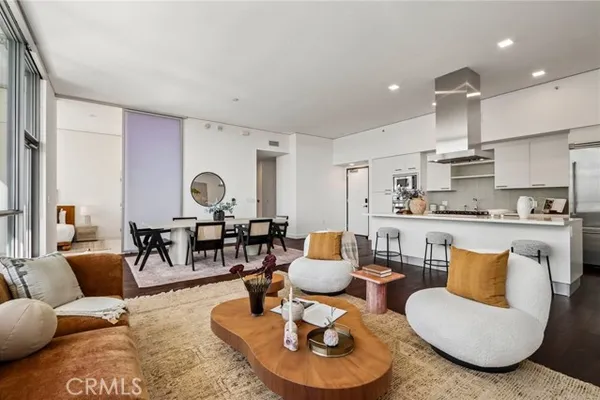 9 MACARTHUR PL 2003