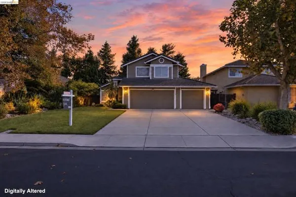 427 WHITE OAK CT