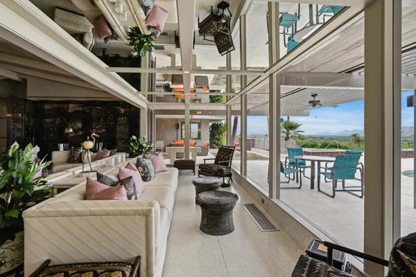 855 W CORONADO AVE