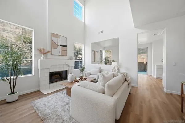 9525 QUESTA POINTE