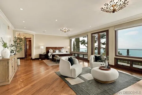 1718 VALDES DR