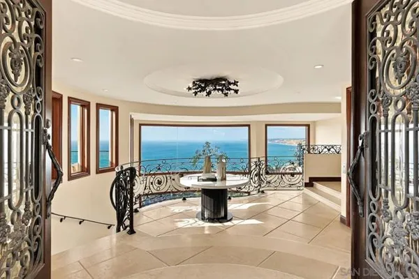 1718 VALDES DR