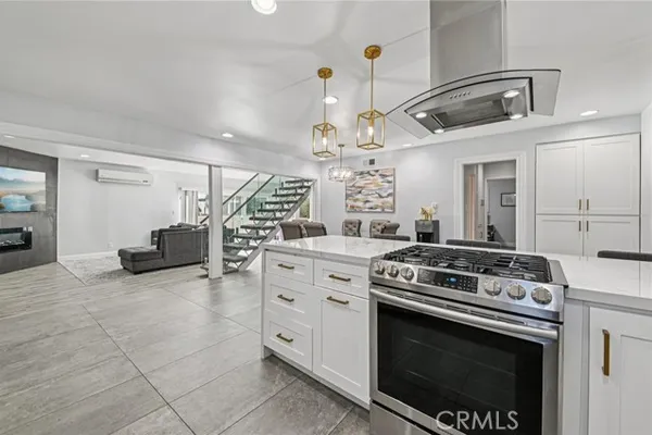 2120 RONSARD RD