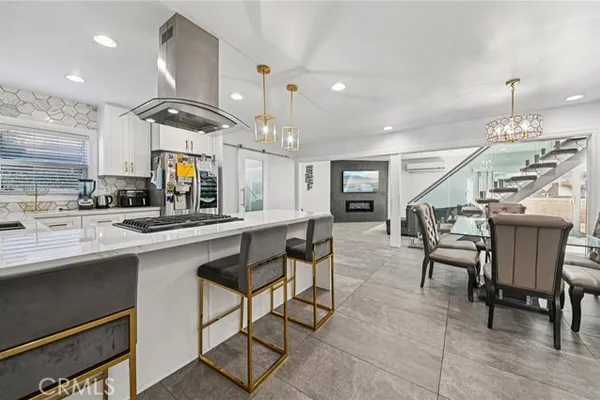 2120 RONSARD RD