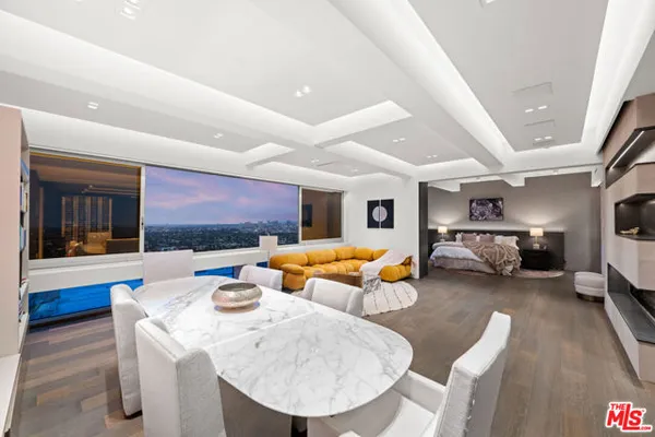 2220 AVENUE OF THE STARS 2606