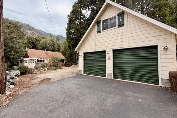 9211 CORRAL RD