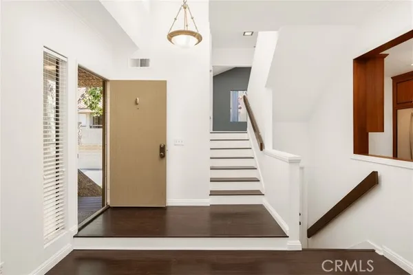 1206 WALNUT GRV